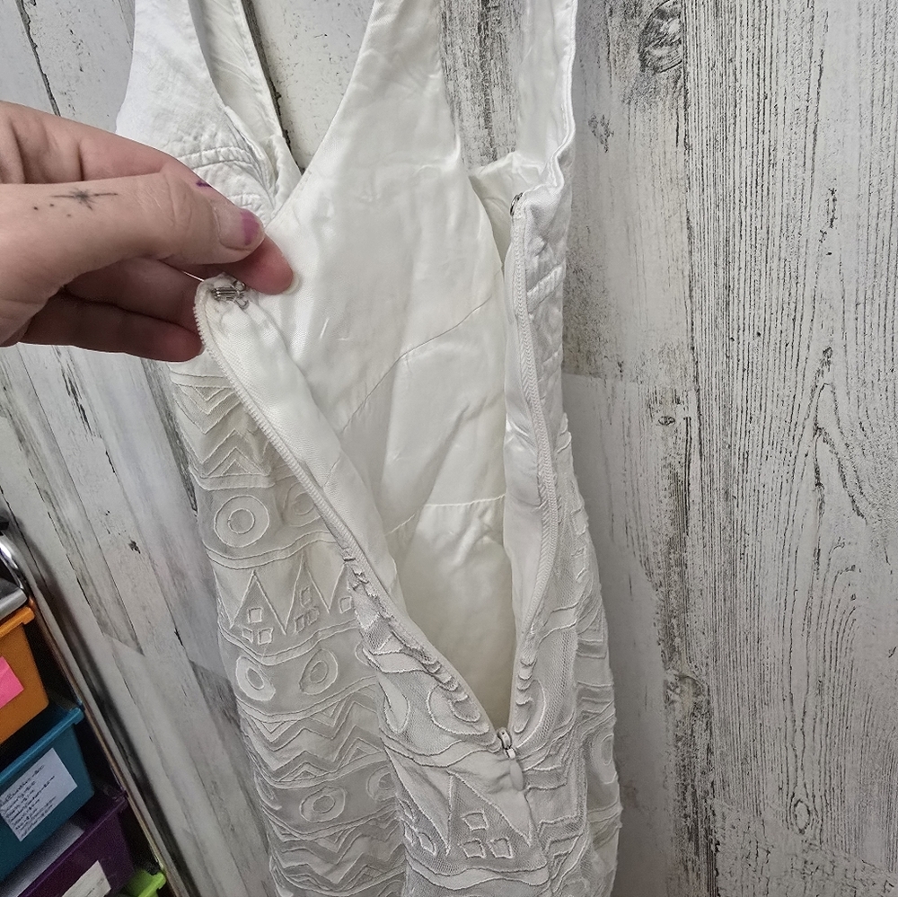 Nicole Miller Collection 100% Silk White And Cream Dress Womens Size 2 - Picture 7 of 9